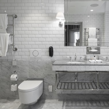 Baño con inodoro bidé Geberit AquaClean Mera (© Andy Liffner) Baño con inodoro bidé Geberit AquaClean Mera (© Andy Liffner)
