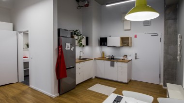 LivinnX ofrece cuartos individuales, pero también apartamentos compartidos para hasta cuatro personas (© Jaroslaw Kakal/Geberit) LivinnX ofrece cuartos individuales, pero también apartamentos compartidos para hasta cuatro personas (© Jaroslaw Kakal/Geberit)