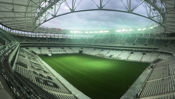 Vodafone Arena, Estambul, Turquía (© Kaan Verdioglu)