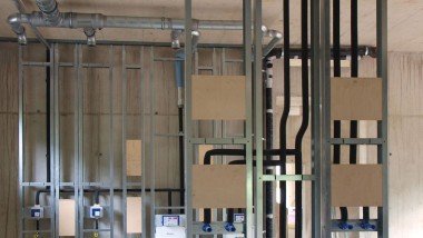Para ello se necesitan pocas bajantes, por lo que la instalación se simplifica bastante (© Geberit) Para ello se necesitan pocas bajantes, por lo que la instalación se simplifica bastante (© Geberit)