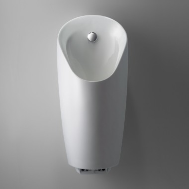 La estrecha y compacta porcelana sanitaria de Geberit Preda con control integrado de la descarga del urinario