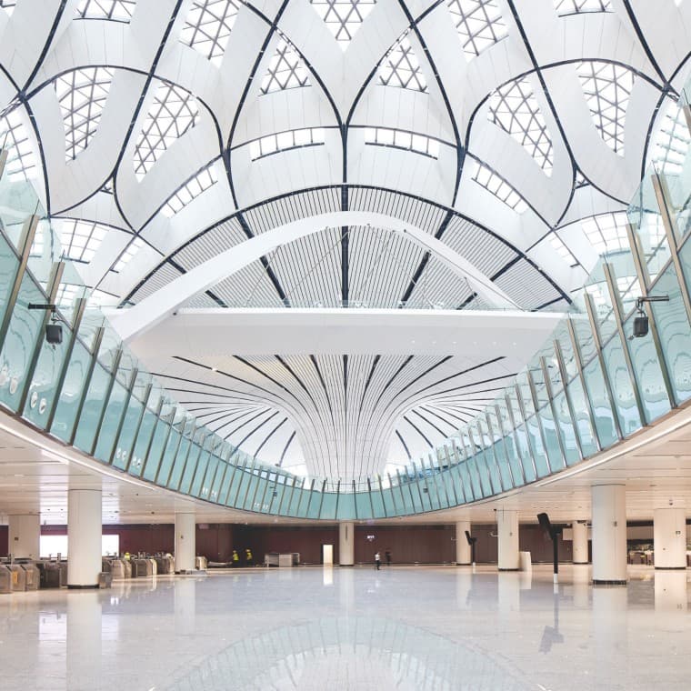El edificio, en forma de estrella de mar, deja a la vista la estructura del techo (© Zaha Hadid Architects) El edificio, en forma de estrella de mar, deja a la vista la estructura del techo (© Zaha Hadid Architects)