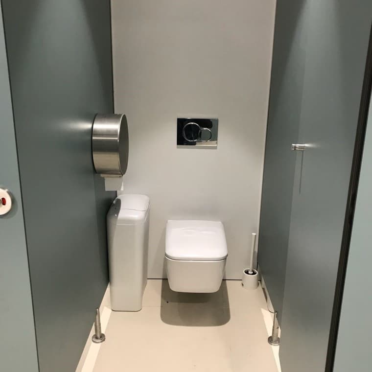 Cisterna empotrada con inodoro suspendido Geberit, en el Helix Cruise Center (©Batlle i Roig Arquitectura) Cisterna empotrada con inodoro suspendido Geberit, en el Helix Cruise Center (©Batlle i Roig Arquitectura)