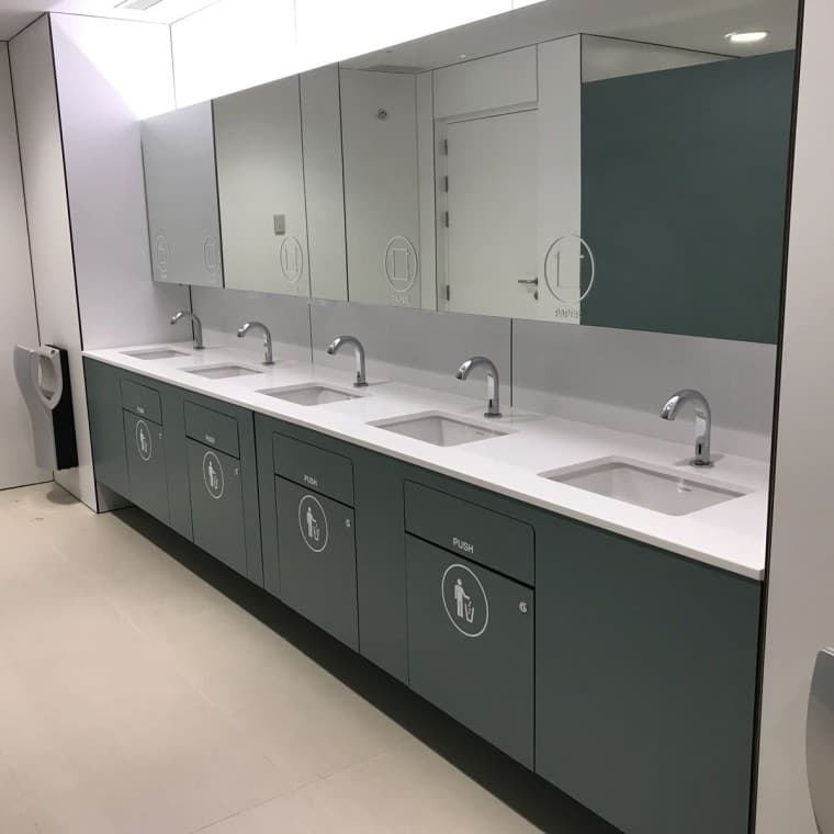 Grifos electrónicos Geberit en los servicios públicos del Helix Cruise Center (©Batlle i Roig Arquitectura) Grifos electrónicos Geberit en los servicios públicos del Helix Cruise Center (©Batlle i Roig Arquitectura)