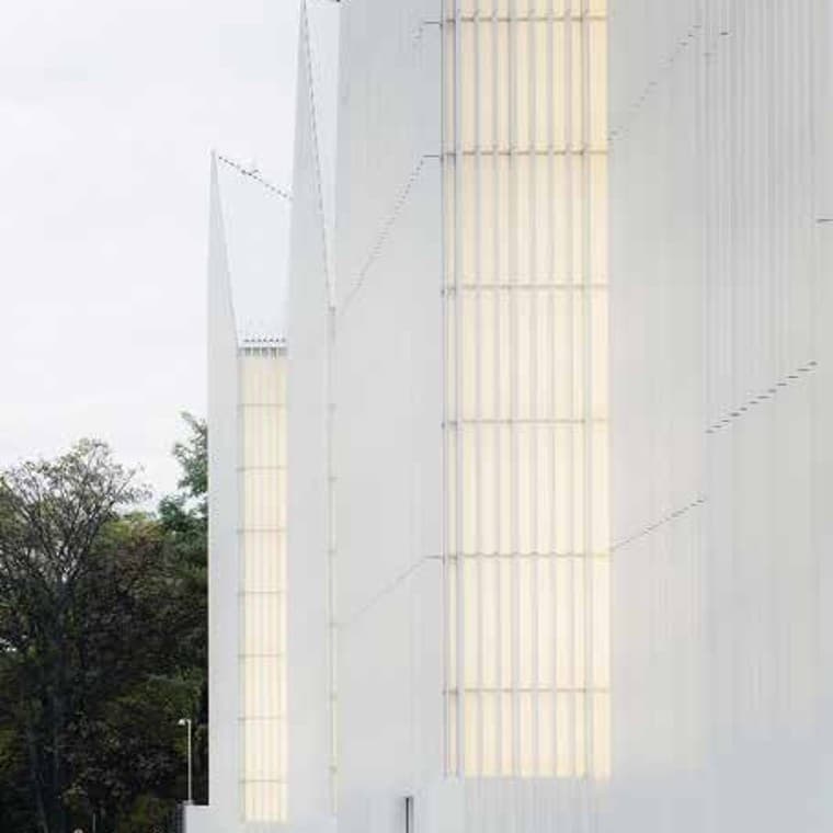 Detalle fachada auditorio Mieczyslaw Karlowicz (© Simon Menges) Detalle fachada auditorio Mieczyslaw Karlowicz (© Simon Menges)