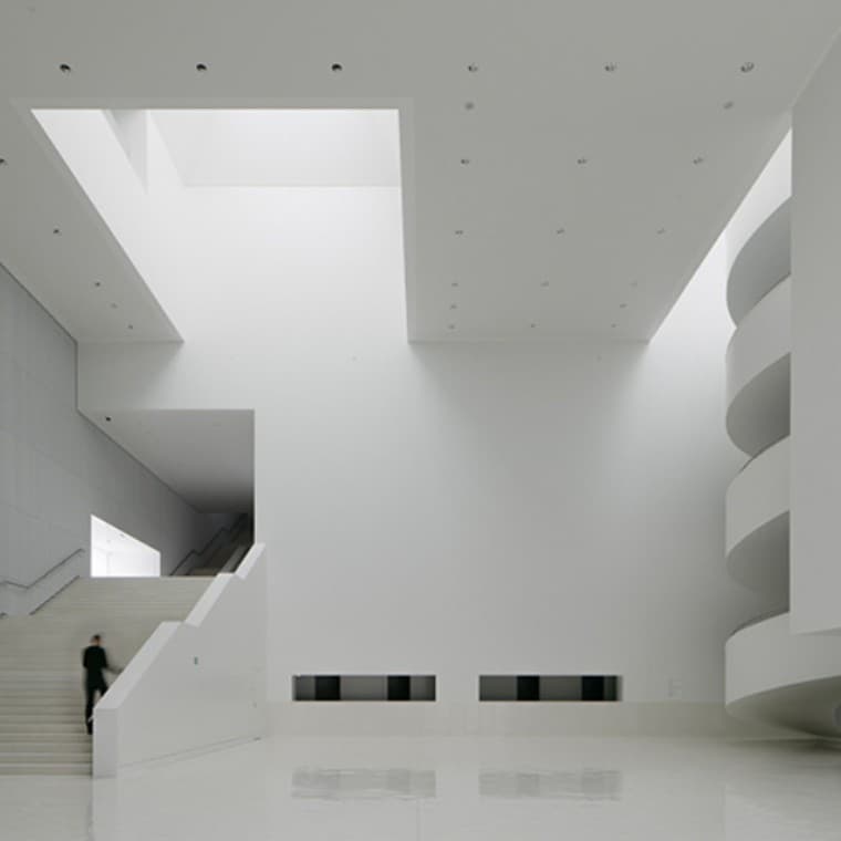 Foyer del auditorio Mieczyslaw Karlowicz (© Simon Menges) Foyer del auditorio Mieczyslaw Karlowicz (© Simon Menges)