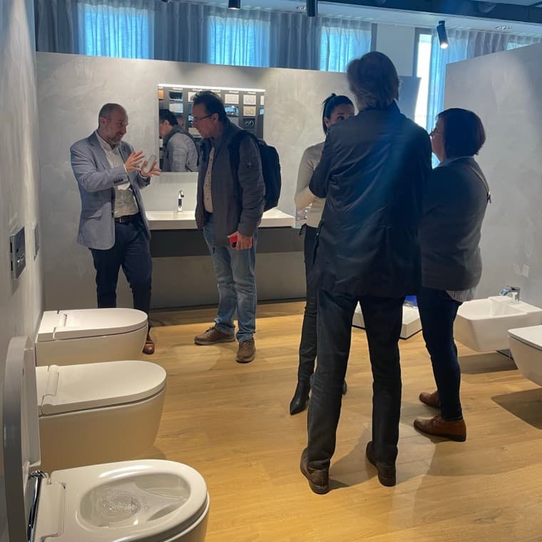 Un momento de la presentación de Alba en el showroom de Barcelona Un momento de la presentación de Alba en el showroom de Barcelona