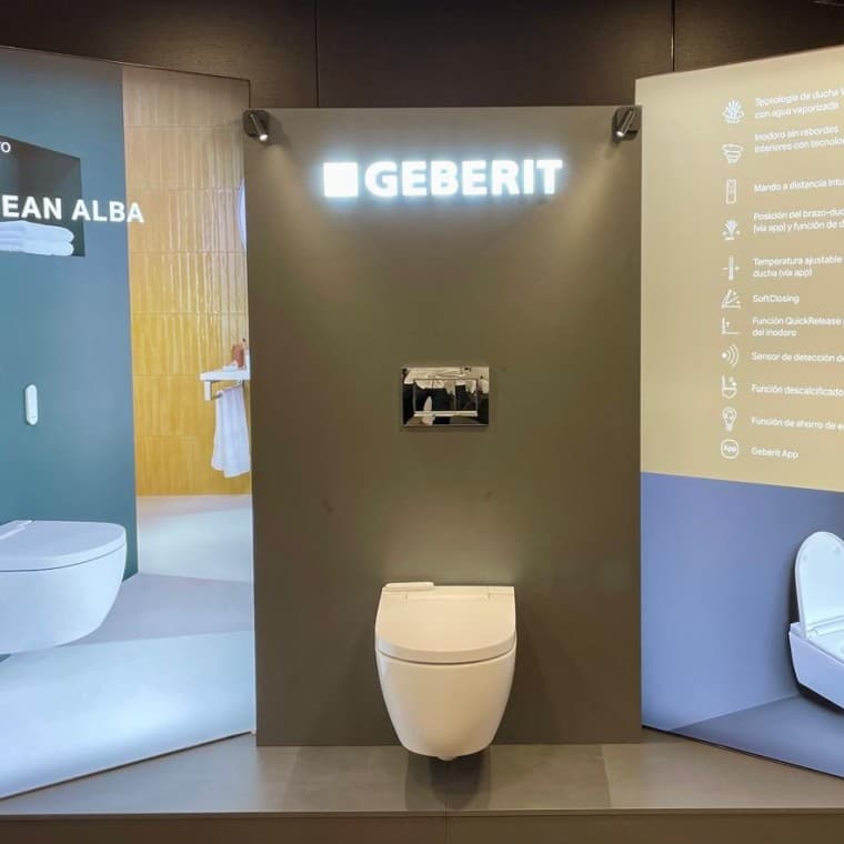 El expositor retroiluminado de Alba en Palma de Mallorca El expositor retroiluminado de Alba en Palma de Mallorca