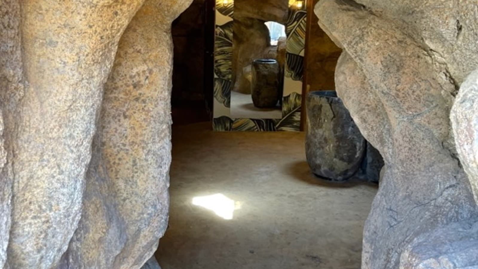 Entrada a los baños del camping Delfín Verde Entrada a los baños del camping Delfín Verde