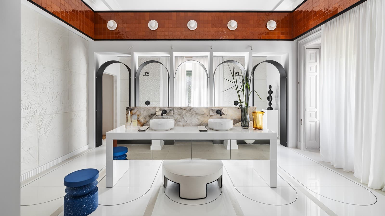 Espacio Geberit Casa Decor 2024: ‘Templo Shamash: el Alba’ (©Nacho Uribesalazar: Casa Decor 2024 Geberit-Miguel Muñoz) Espacio Geberit Casa Decor 2024: ‘Templo Shamash: el Alba’ (©Nacho Uribesalazar: Casa Decor 2024 Geberit-Miguel Muñoz)