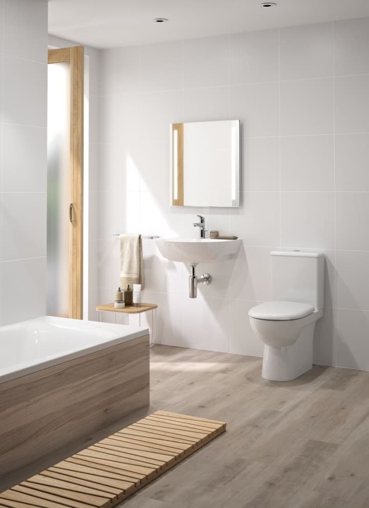 Baño con cisterna cerámica vista Baño con cisterna cerámica vista