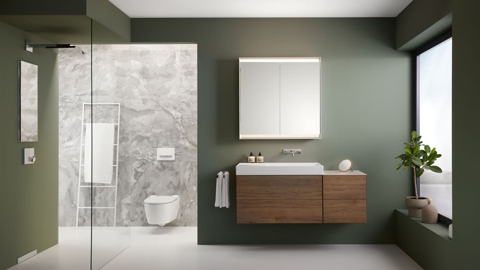 Baño amplio con muebles y cerámica sanitaria Geberit ONE y sifón de pared Baño amplio con muebles y cerámica sanitaria Geberit ONE y sifón de pared