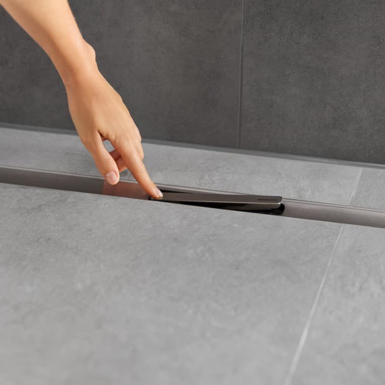 El filtro anticabellos atrapa la suciedad y el pelo, y es fácil de quitar y limpiar El filtro anticabellos atrapa la suciedad y el pelo, y es fácil de quitar y limpiar