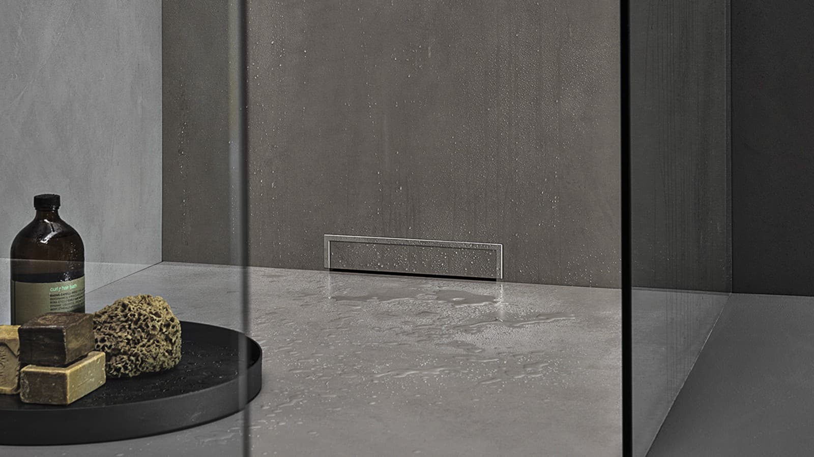 Ducha con desagüe de pared