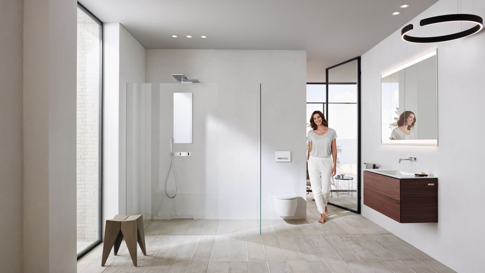 Baño Geberit ONE con sanitarios y muebles en blanco (© Geberit) Baño Geberit ONE con sanitarios y muebles en blanco (© Geberit)