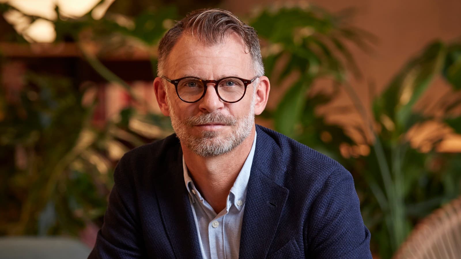 Retrato del arquitecto suizo Andrin Schweizer (©Judith Stadler & André Uster) Retrato del arquitecto suizo Andrin Schweizer (©Judith Stadler & André Uster)