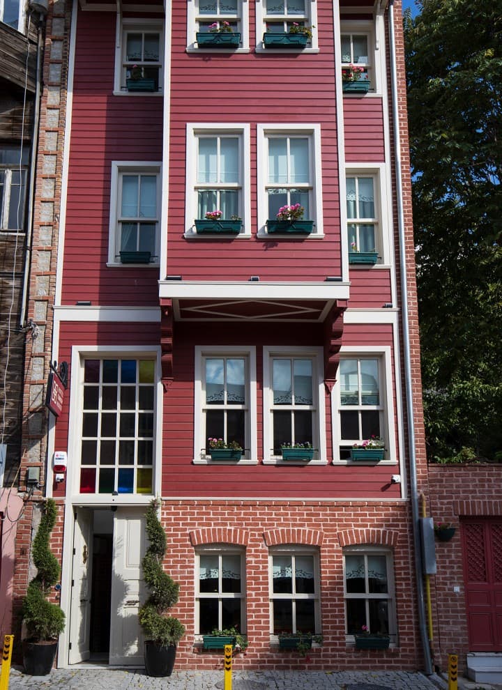 Antes y después: el edificio tras la conversión en 2022 (© Haydar Erçin) Antes y después: el edificio tras la conversión en 2022 (© Haydar Erçin)