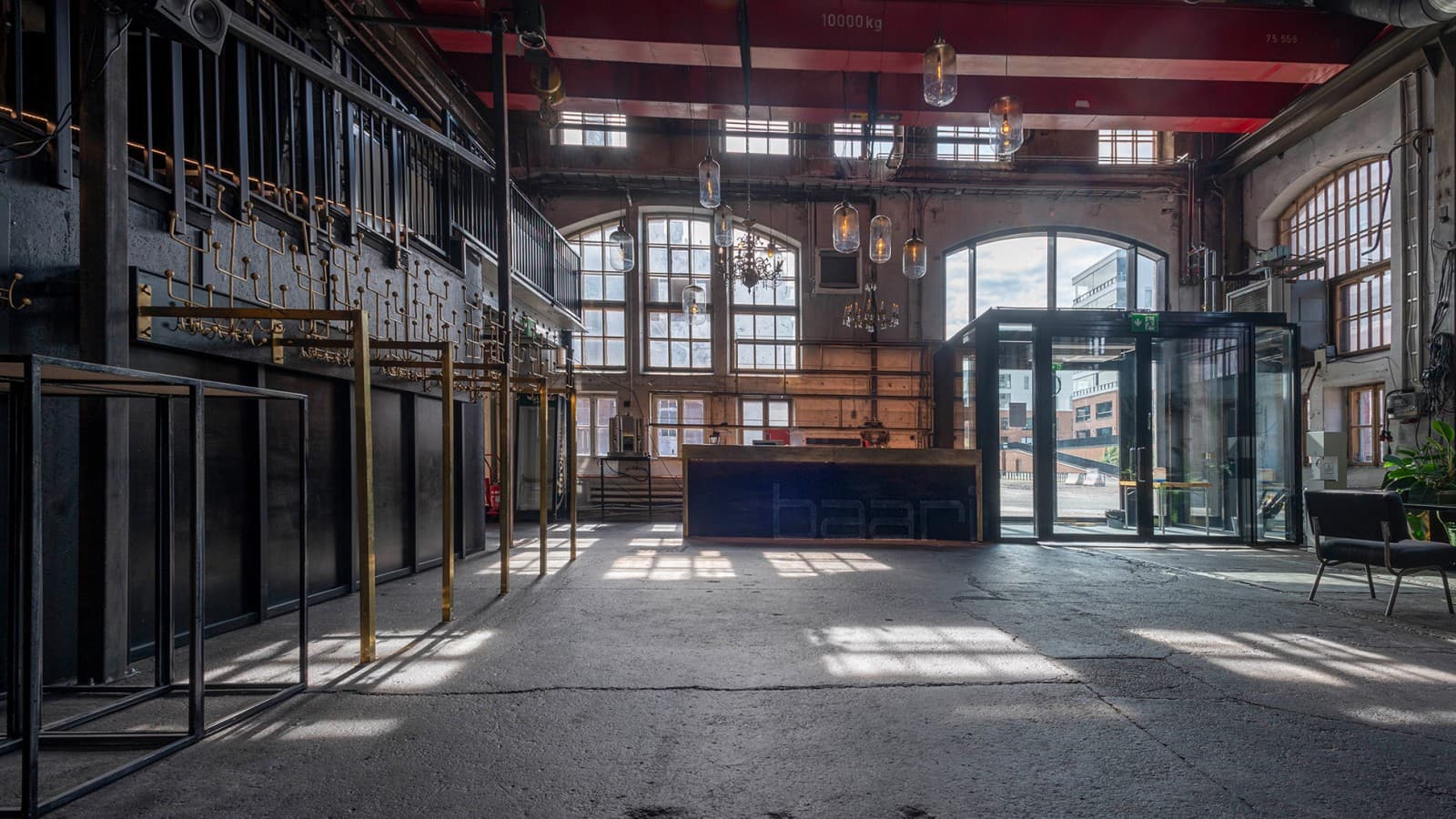 La oferta de Konepaja es muy diversa. Bares, discotecas, eventos deportivos y culturales encuentran aquí su espacio (© Kansallis Teatteri) La oferta de Konepaja es muy diversa. Bares, discotecas, eventos deportivos y culturales encuentran aquí su espacio (© Kansallis Teatteri)