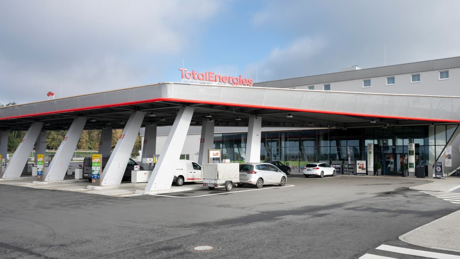 Área de servicio de autopista BREAK, en Evendorf, Alemania Área de servicio de autopista BREAK, en Evendorf, Alemania