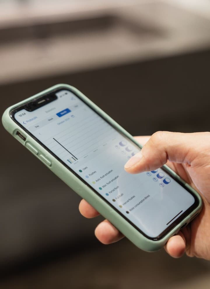 Se pueden consultar los datos de uso en la app Geberit Control del dispositivo o de forma centralizada en Geberit Gateway Se pueden consultar los datos de uso en la app Geberit Control del dispositivo o de forma centralizada en Geberit Gateway