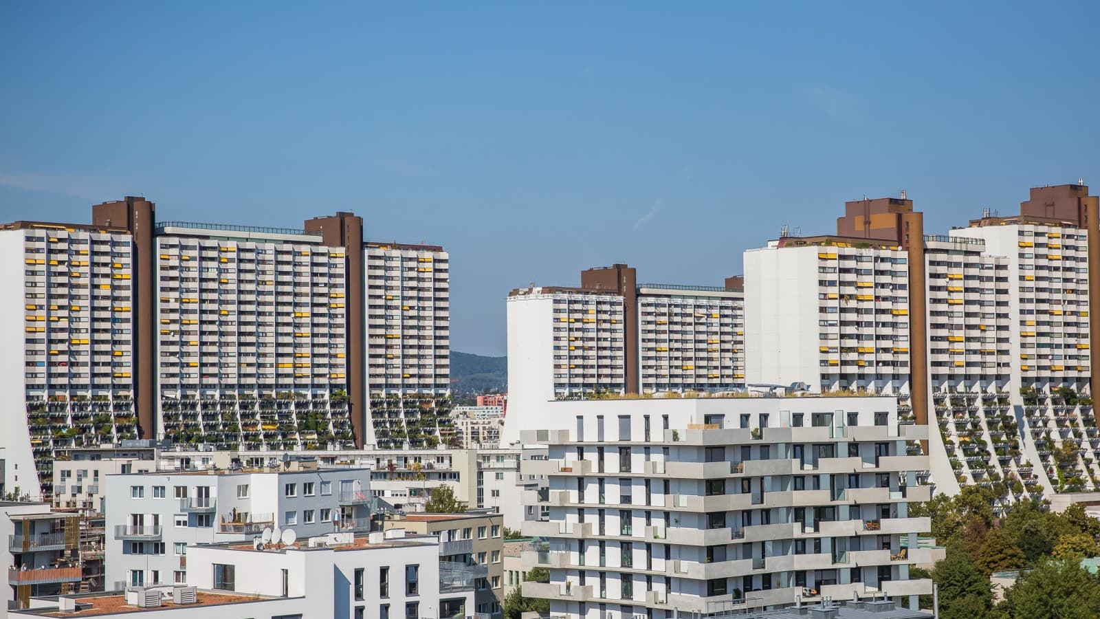 En el complejo de viviendas sociales Alt-Erlaa hay más de 3.200 pisos. (© Agata Kadar – stock.adobe.com) En el complejo de viviendas sociales Alt-Erlaa hay más de 3.200 pisos. (© Agata Kadar – stock.adobe.com)