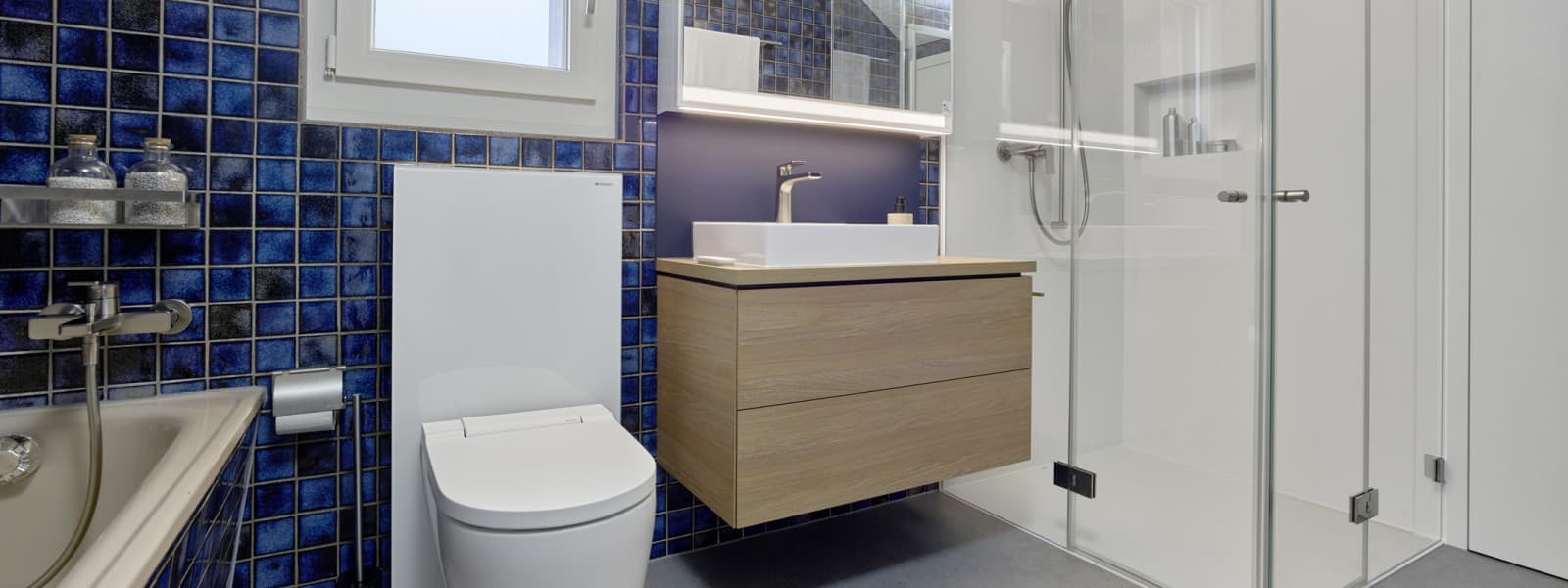 Después: el nuevo baño es ordenado, funcional y moderno (© Ben Huggler) Después: el nuevo baño es ordenado, funcional y moderno (© Ben Huggler)