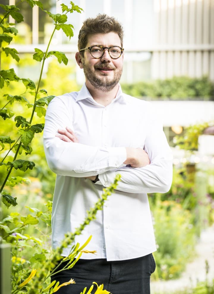 El arquitecto Jonas Vanbelle diseñó el nuevo edificio de entrada de la Casa Rubens (© Frederik Beyens). El arquitecto Jonas Vanbelle diseñó el nuevo edificio de entrada de la Casa Rubens (© Frederik Beyens).