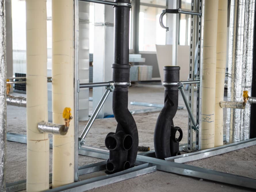 Tuberías de evacuación con Geberit Silent-db20 SuperTube en la rehabilitación del edificio residencial OMU 93 Tuberías de evacuación con Geberit Silent-db20 SuperTube en la rehabilitación del edificio residencial OMU 93