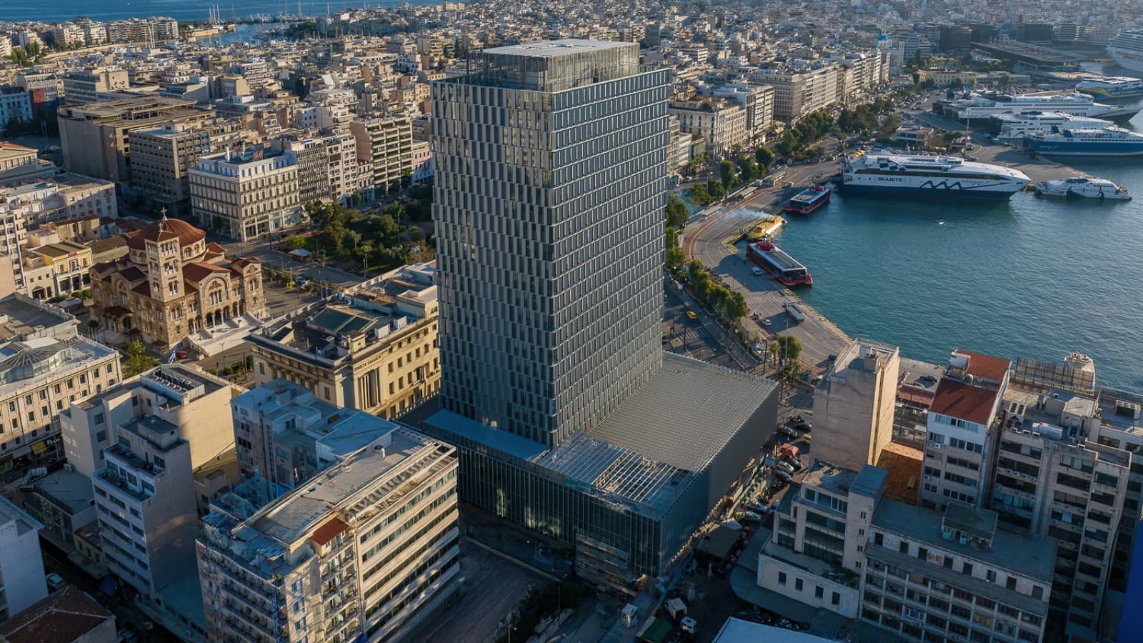 Una nueva cara para el viejo gigante (© George Fakaros) Una nueva cara para el viejo gigante (© George Fakaros)