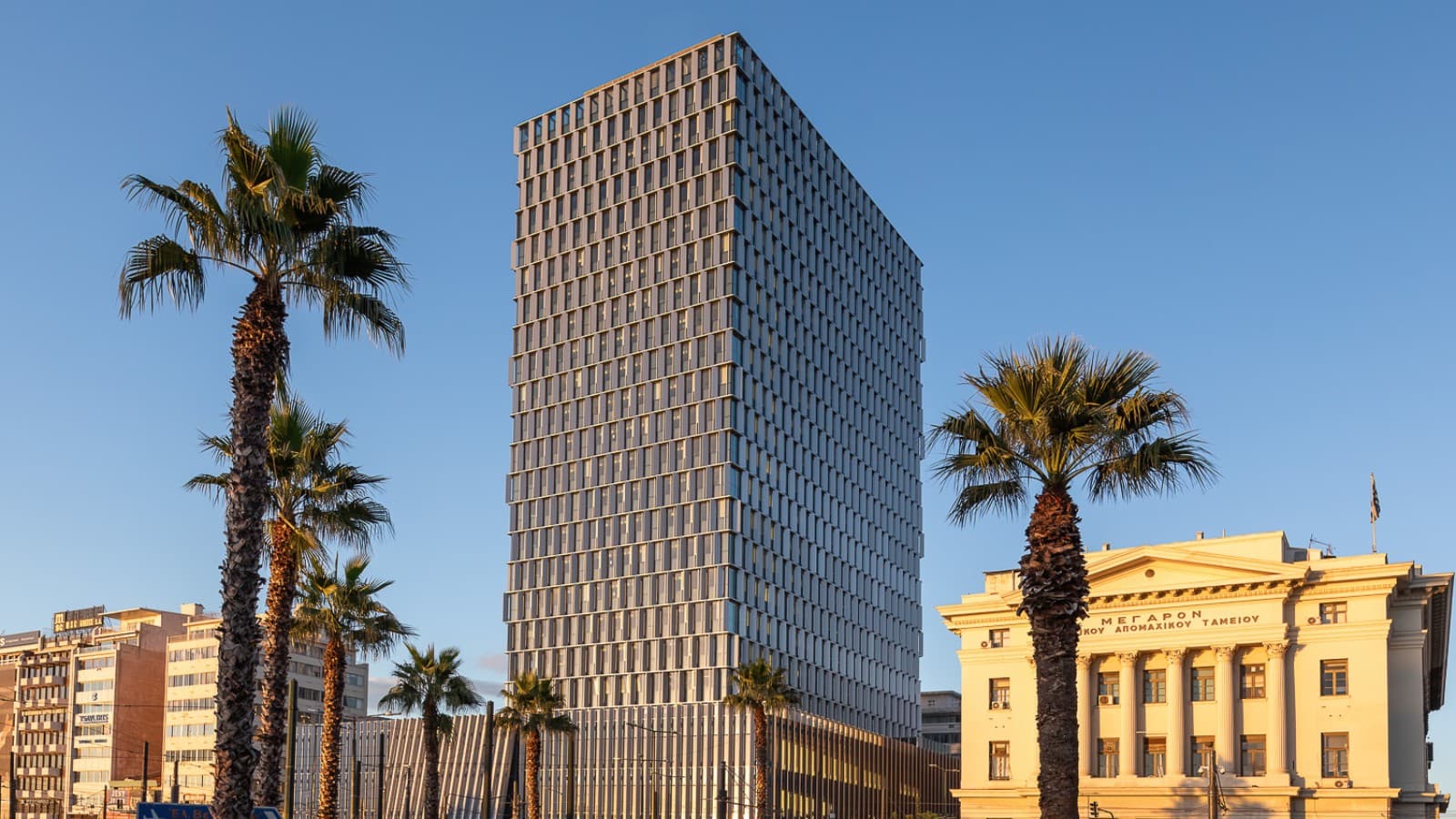 Torre del Pireo Atenas (© George Fakaros) Torre del Pireo Atenas (© George Fakaros)