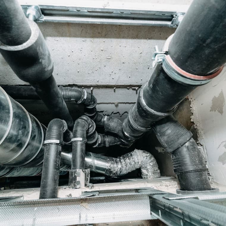 Bajante Geberit Silent-Pro SuperTube en el conducto Bajante Geberit Silent-Pro SuperTube en el conducto