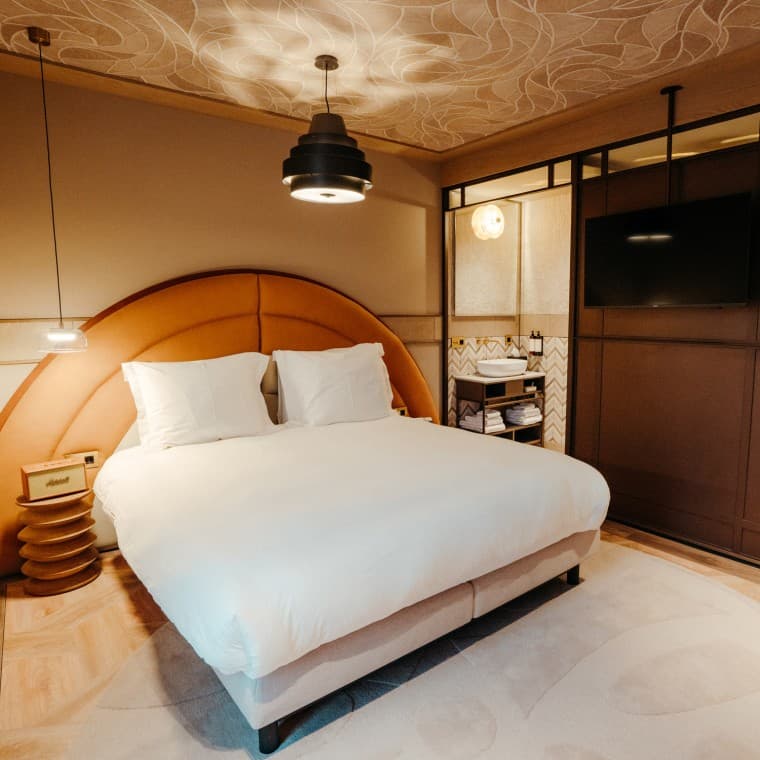 36 elegantes habitaciones de hotel con estilo Mid Century Modern (© Nina Slagmolen) 36 elegantes habitaciones de hotel con estilo Mid Century Modern (© Nina Slagmolen)