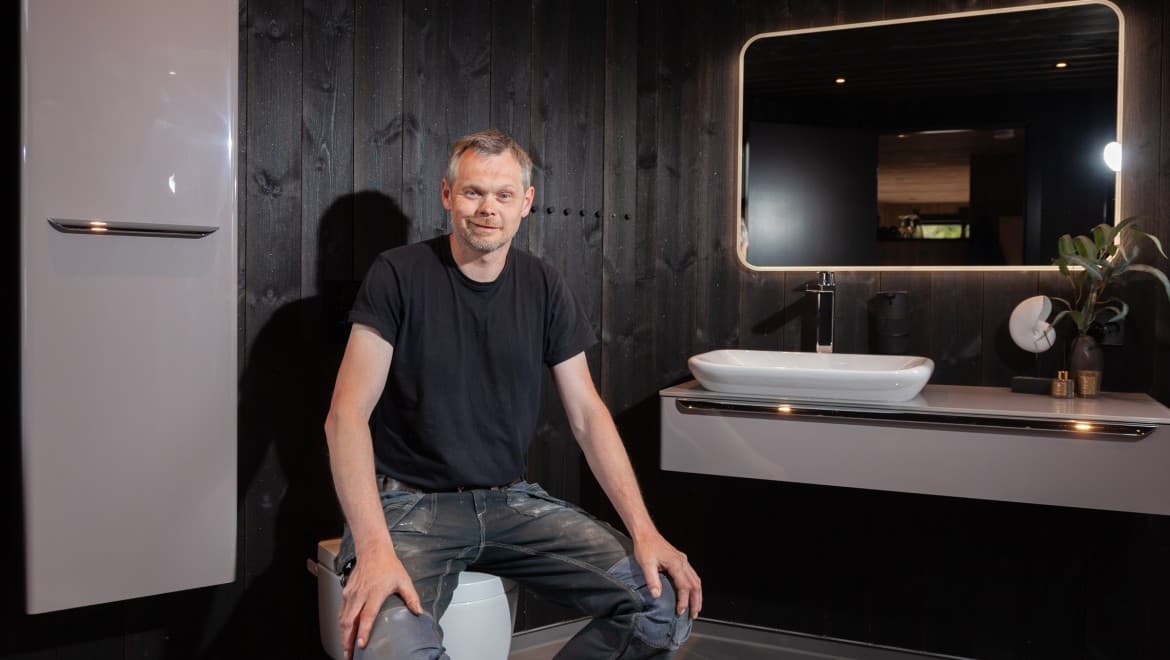 El propietario y constructor Knut Eivind Birkeland (© Geberit) El propietario y constructor Knut Eivind Birkeland (© Geberit)