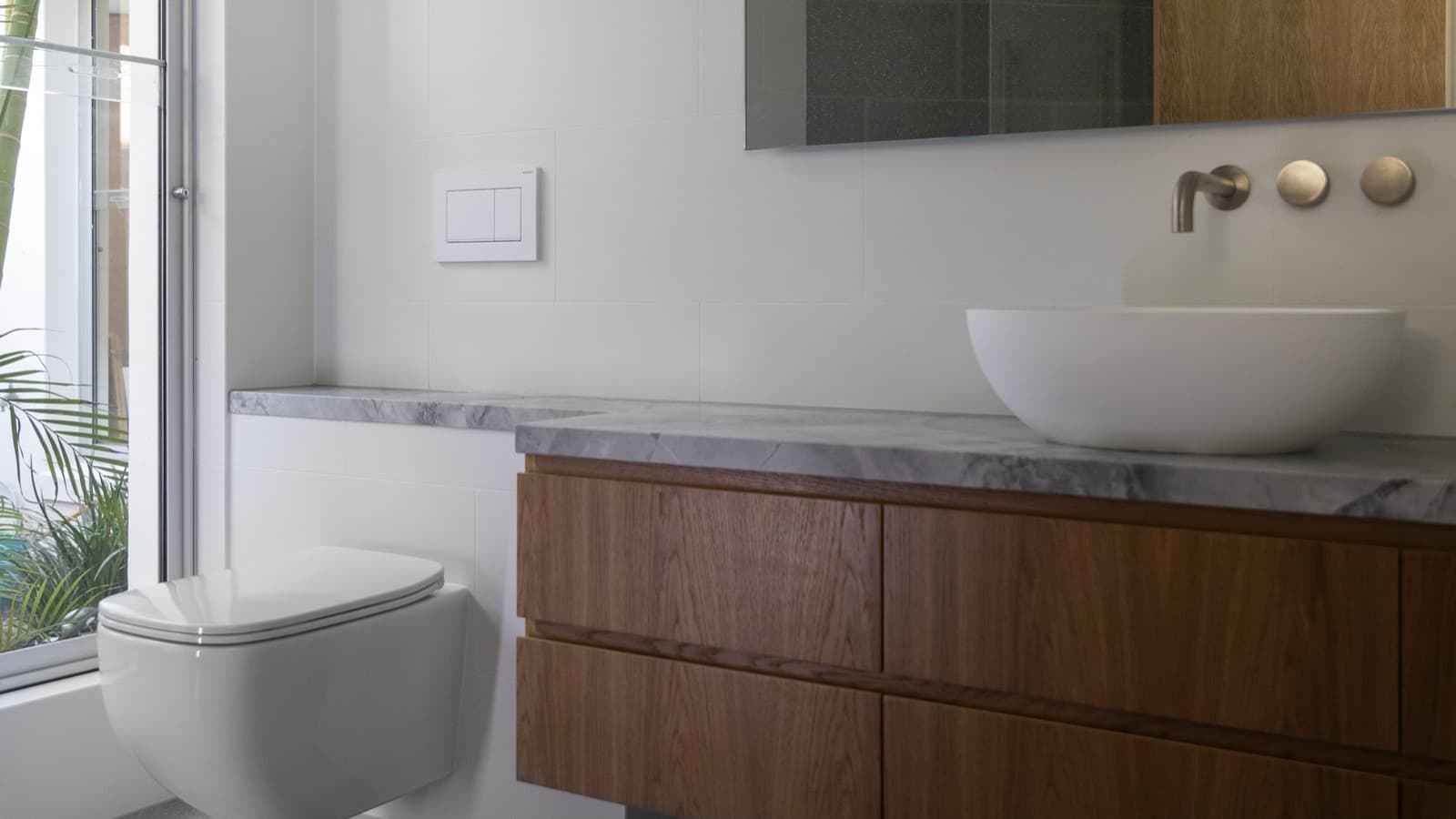 Al reformar los cuatro baños, optaron una vez más por las cisternas empotradas duraderas de Geberit (© Geberit) Al reformar los cuatro baños, optaron una vez más por las cisternas empotradas duraderas de Geberit (© Geberit)