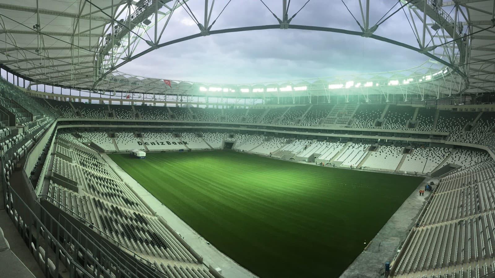 Vodafone Arena, Estambul, Turquía (© Kaan Verdioglu) Vodafone Arena, Estambul, Turquía (© Kaan Verdioglu)