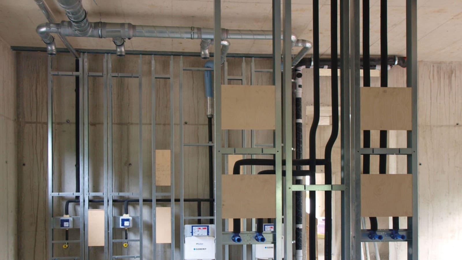 Para ello se necesitan pocas bajantes, por lo que la instalación se simplifica bastante (© Geberit) Para ello se necesitan pocas bajantes, por lo que la instalación se simplifica bastante (© Geberit)