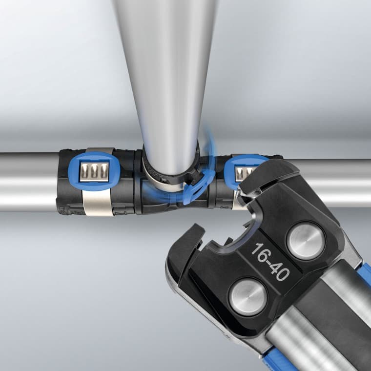 El sistema de compresión Geberit FlowFit es fácil de usar, incluso en las posiciones más difíciles, gracias al collarín de compresión orientable. El sistema de compresión Geberit FlowFit es fácil de usar, incluso en las posiciones más difíciles, gracias al collarín de compresión orientable.