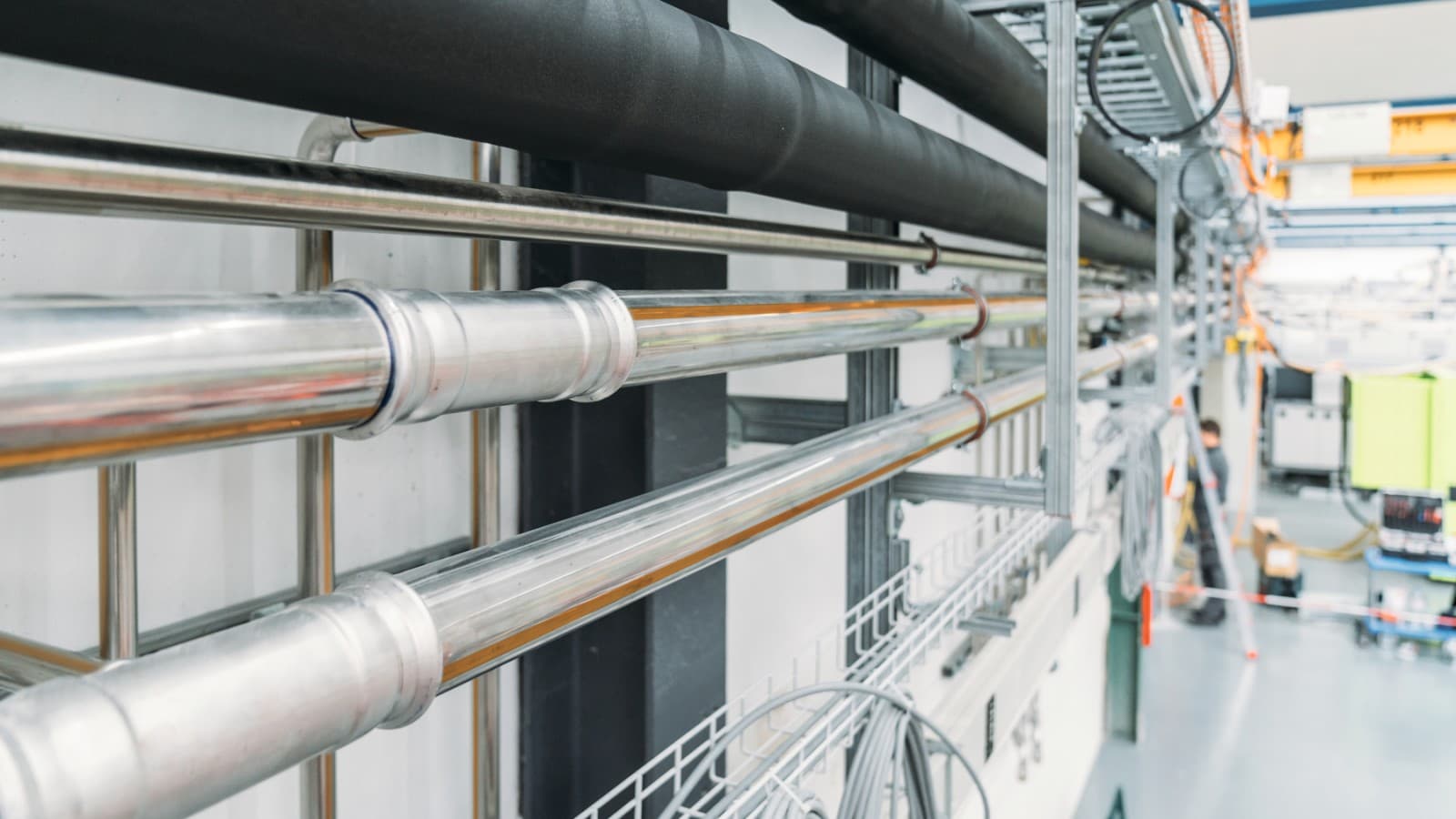 Geberit Mapress Therm para tuberías de refrigeración en producción Geberit Mapress Therm para tuberías de refrigeración en producción